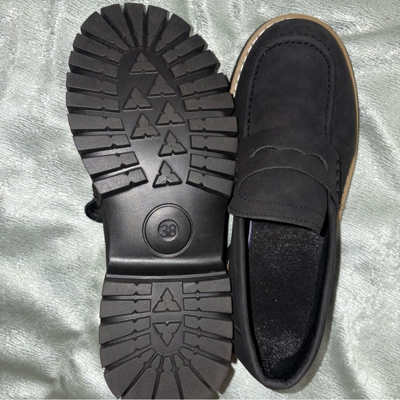 Black & Tan Penny Loafers with Tan Trim - Size 38 - Great Condition 👼🏼 - Picture 3 of 3